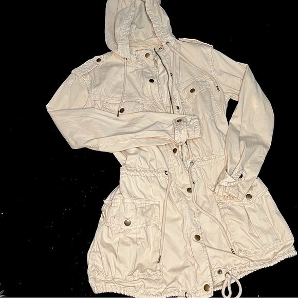 Aritzia TALULA  utility jacket lightweight button+zip beige/cream - Picture 4 of 5